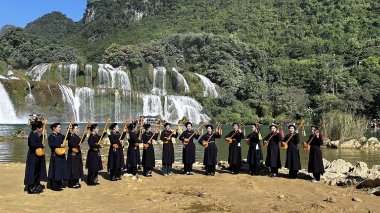 Bespoke Vietnam Tour To Ban Gioc Waterfall  Ba Be Lake
